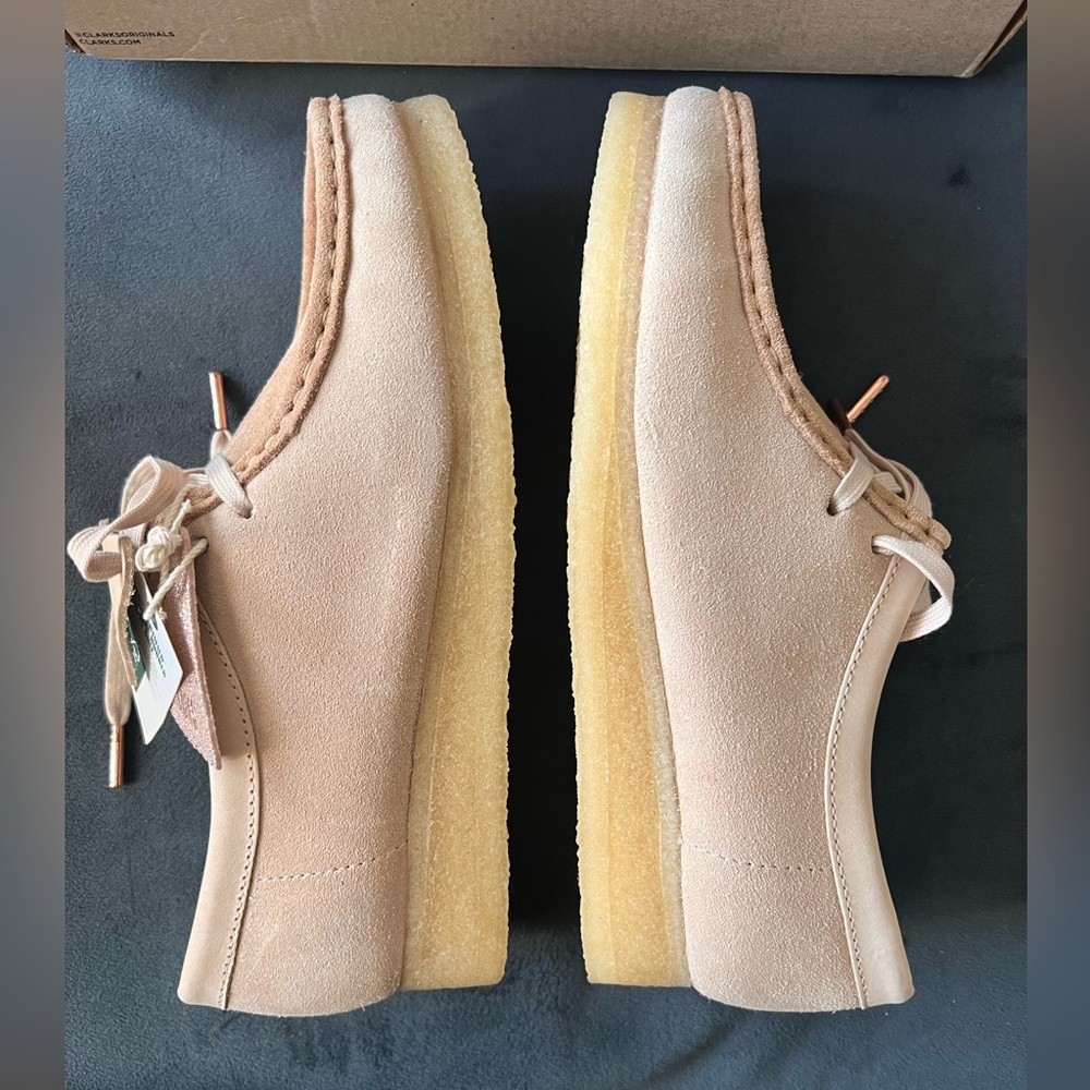 Clarks Wallabees Light Tan Suede - Picture 8 of 12